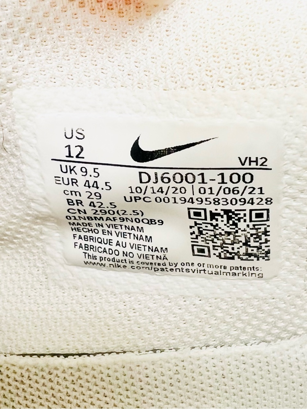 Nike Air Max Excee White and Silver Holographic Sneakers Womens 12 Mens 10.5 - Picture 9 of 9